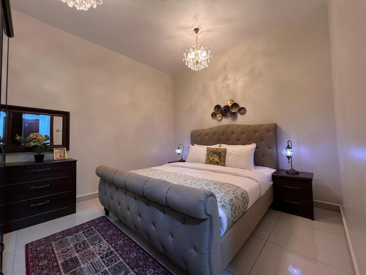 Two Continents Holiday Homes - Arabian Nights With Sea Views - Free Airport Pick-Up Over 5 Nights Dubaj Kültér fotó